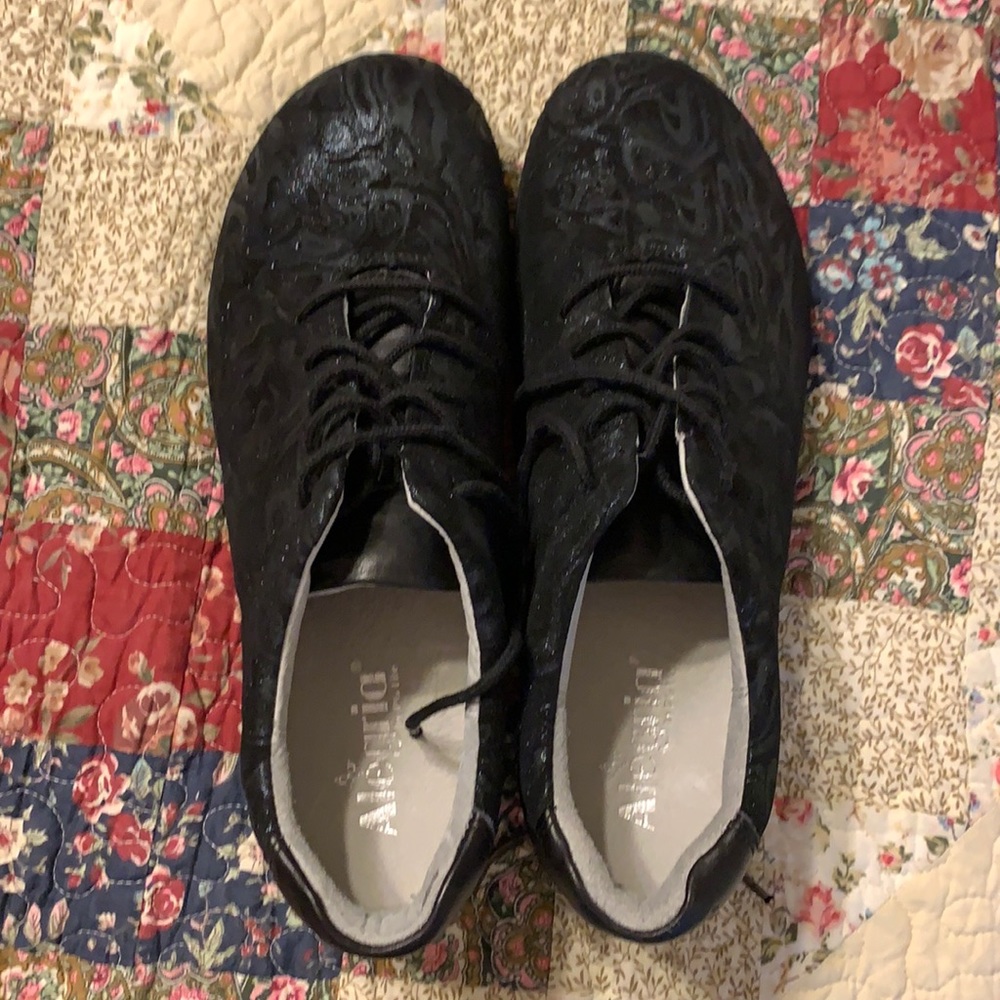 Alegria Essence Sneaker